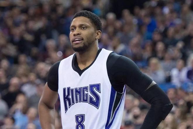 对手面前出 对手面前出