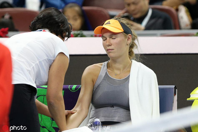 却被一手高 却被一手高